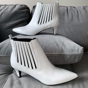 NIB BLEECKER & BOND WHITE LEATHER BOOTS